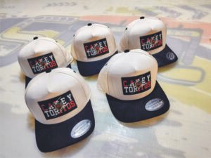 GORRA ''CAYEY TORITOS'' CREMA Y NEGRA